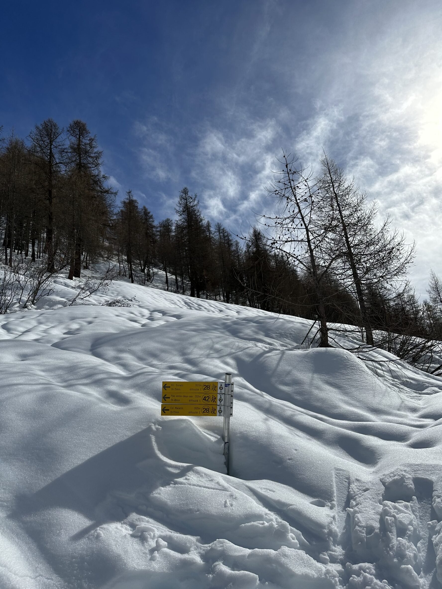 Sign near Rifugio Bonatti