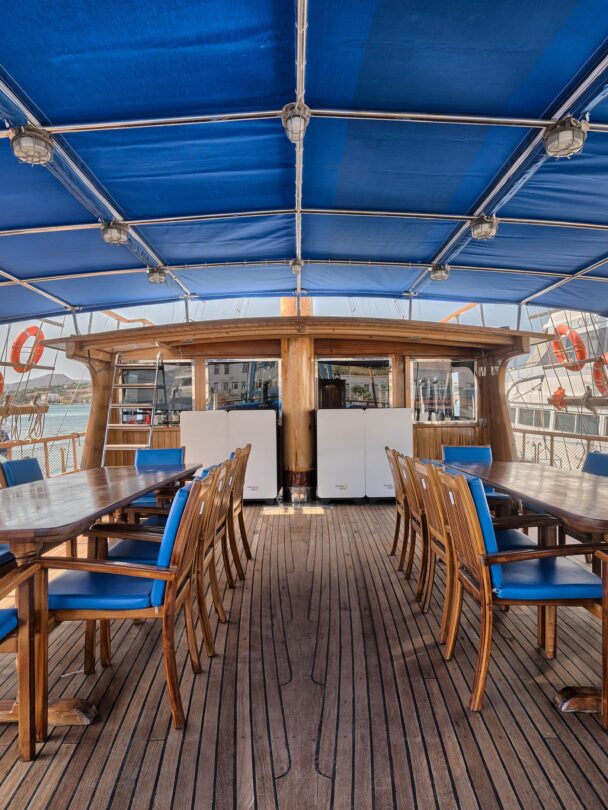 Guided sailing and cycling in the Cyclades and Saronic islands