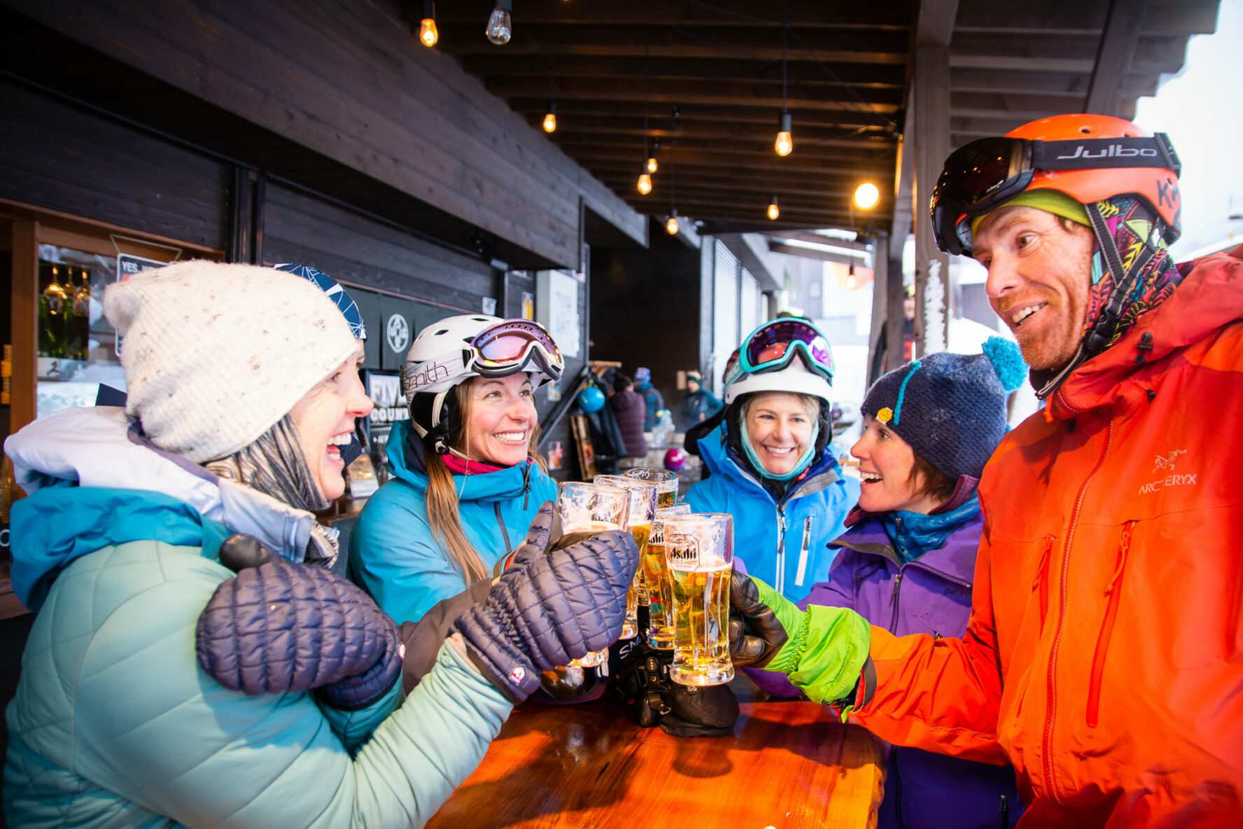 Happy group and apres ski in Japan