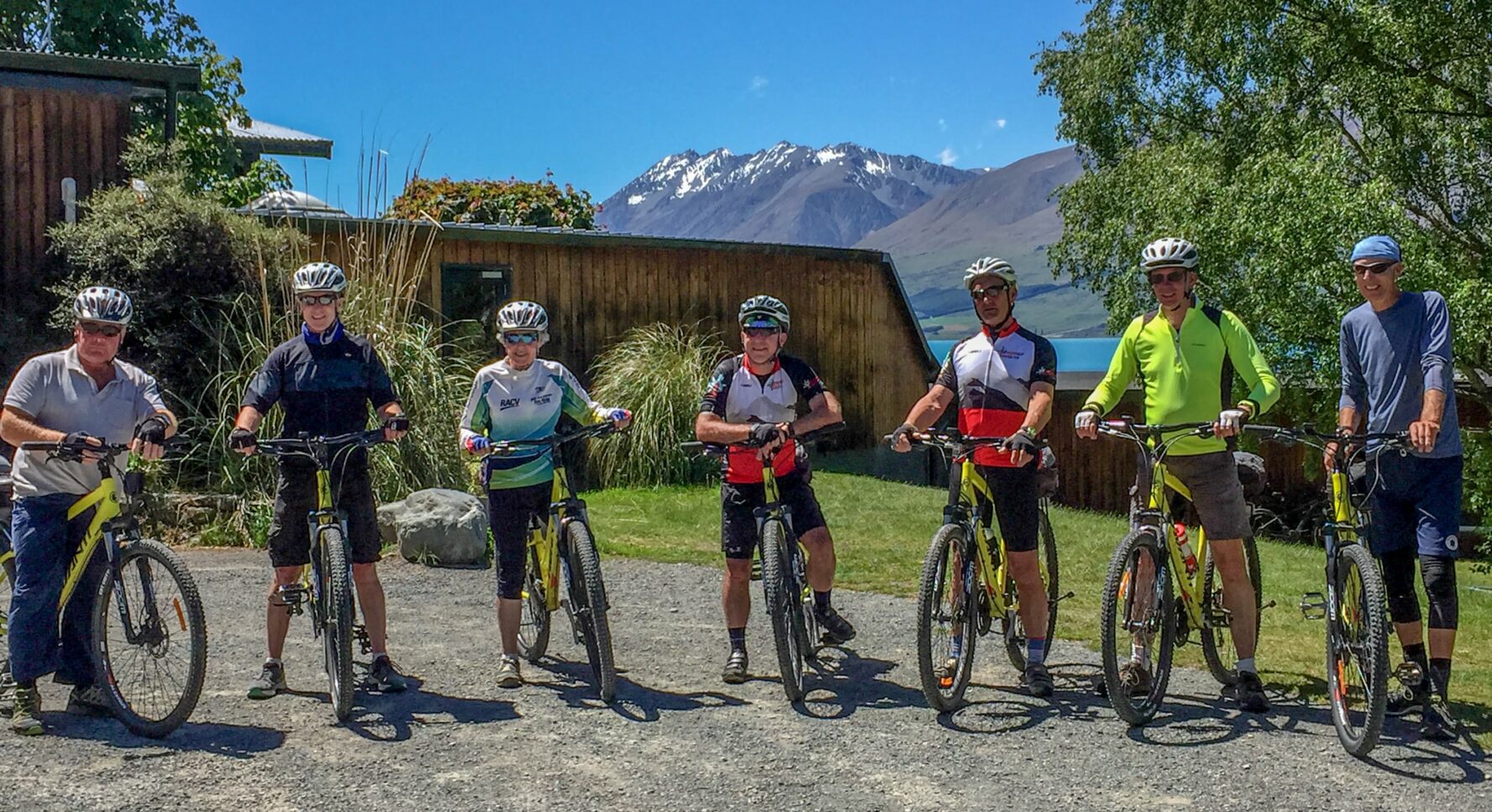 Cyclists in front of Lake Oahu Lodge