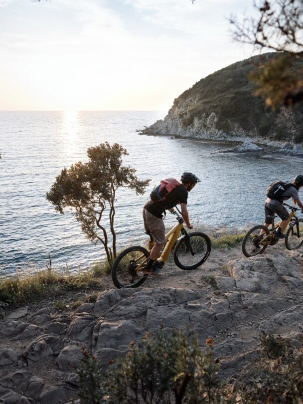 Guided e-bike and sail adventure in Tuscany and Elba.
