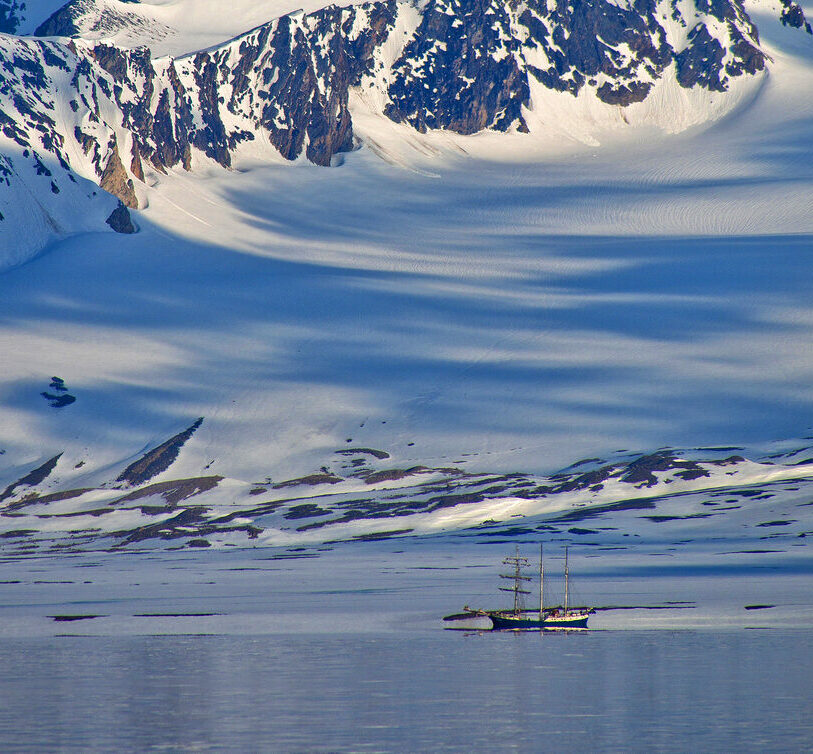 Expedition Boat, Snowcapped Mountains, Oscar II Land, Arctic, Spitsbergen, Svalbard, Norway, Europe