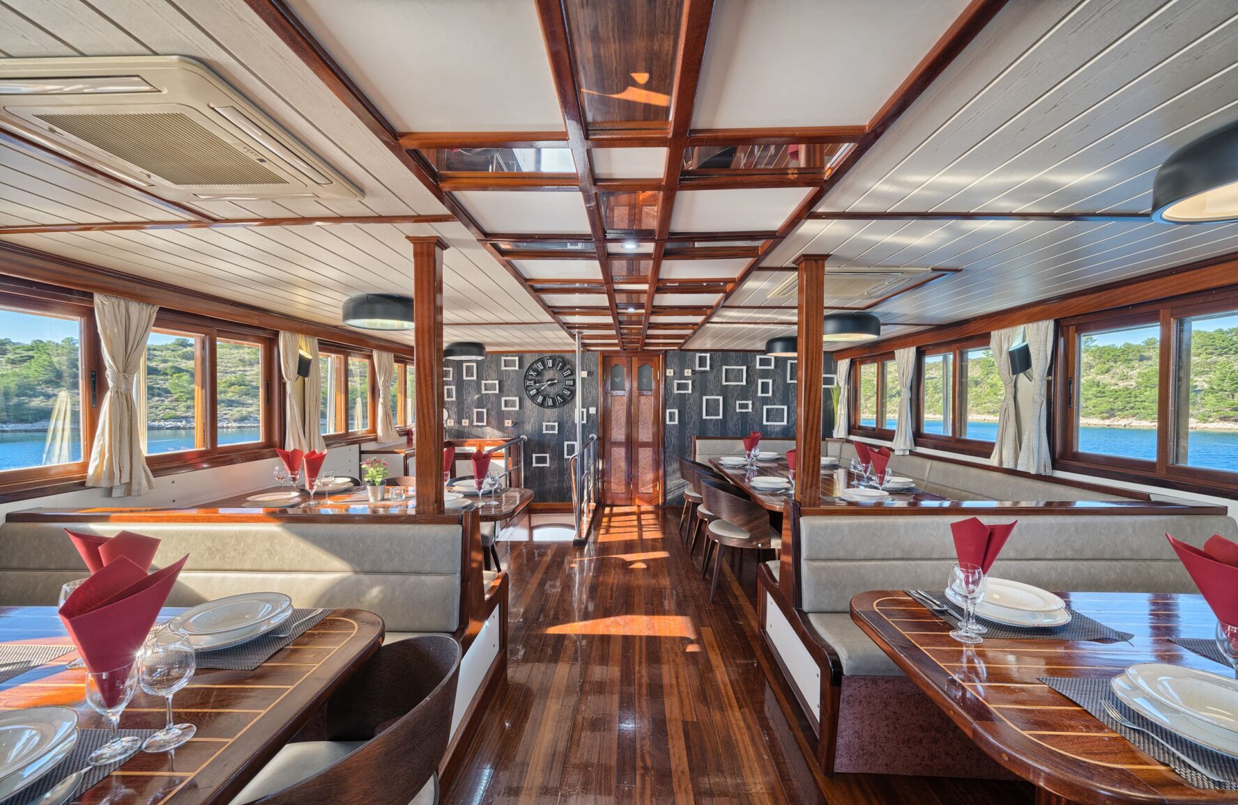 Magellan dining area