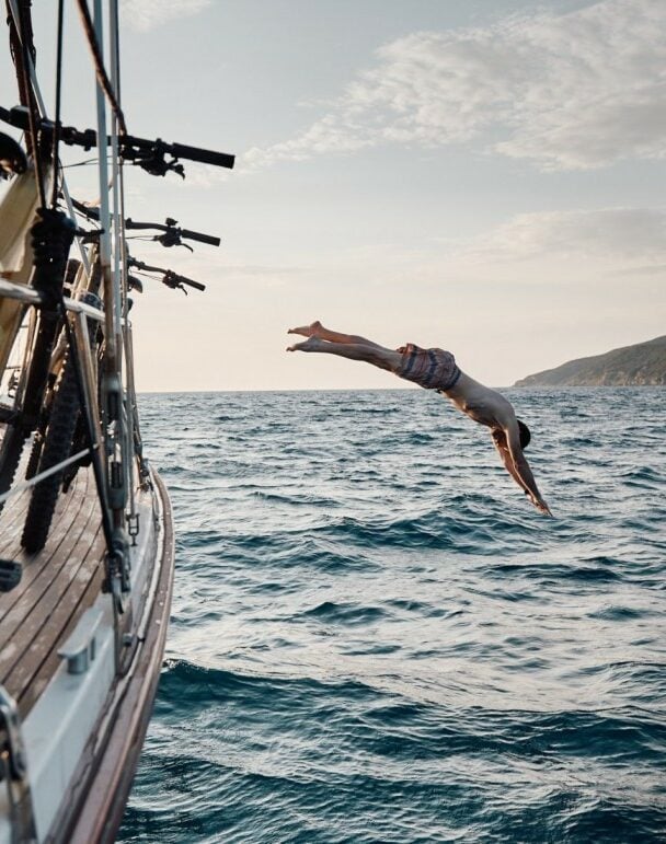 Guided e-bike and sail adventure in Tuscany and Elba.