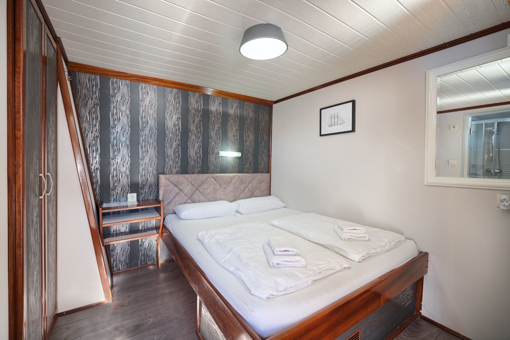 Spacious double room on a boat