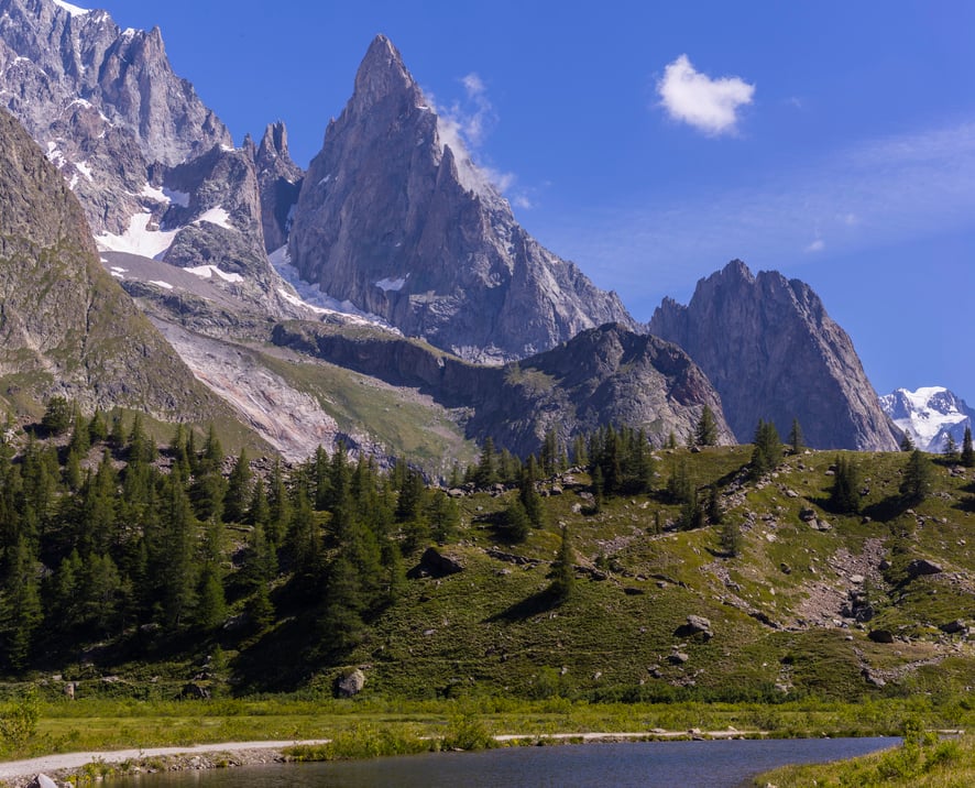 An Alpine lake along the TMB, below sharp peaks.
