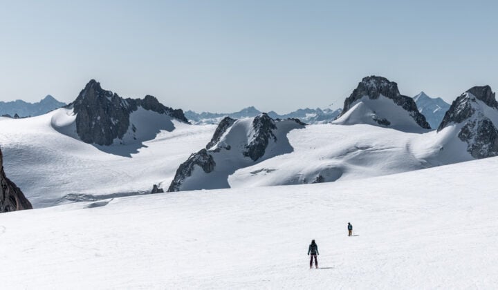 area mont blanc skiers