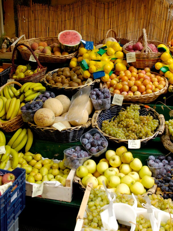 hikers resting cinque terre