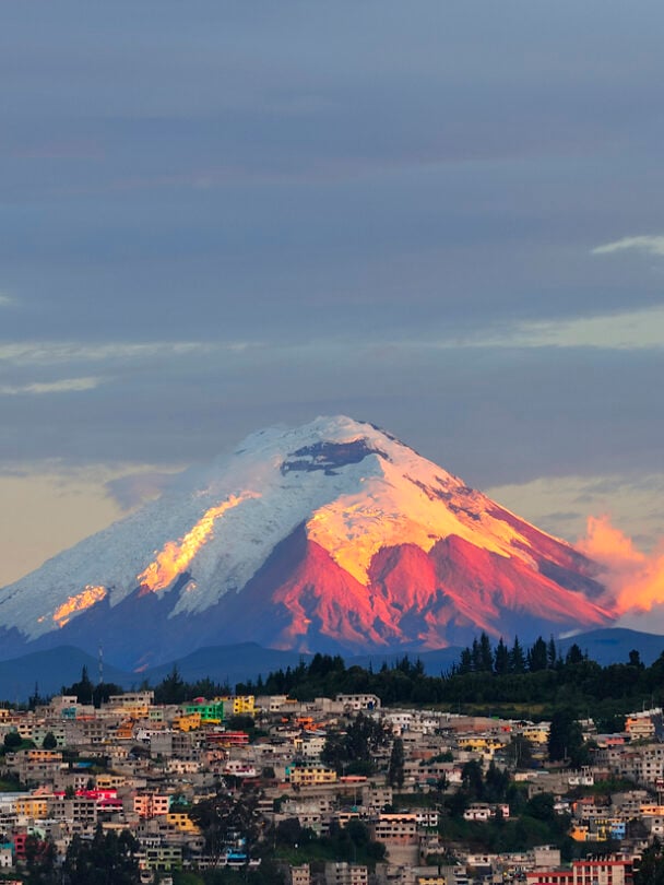 Guided Avenue of the Volcanoes trekking tour