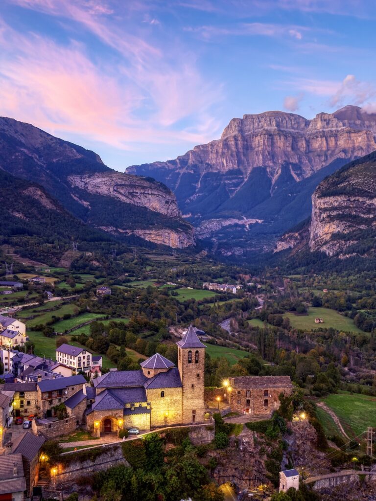 Guided Hiking Tour del Monte Perdido in Spain 57hours