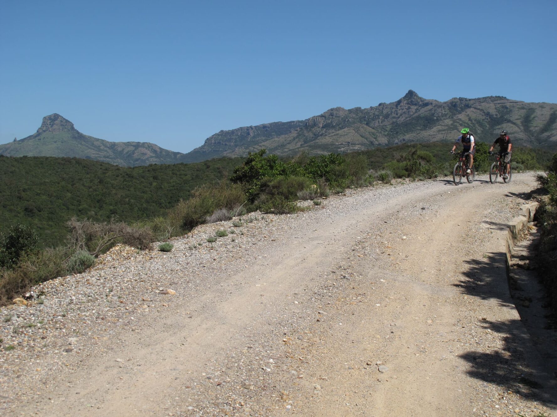 Gravel in Sardinia, cyclists