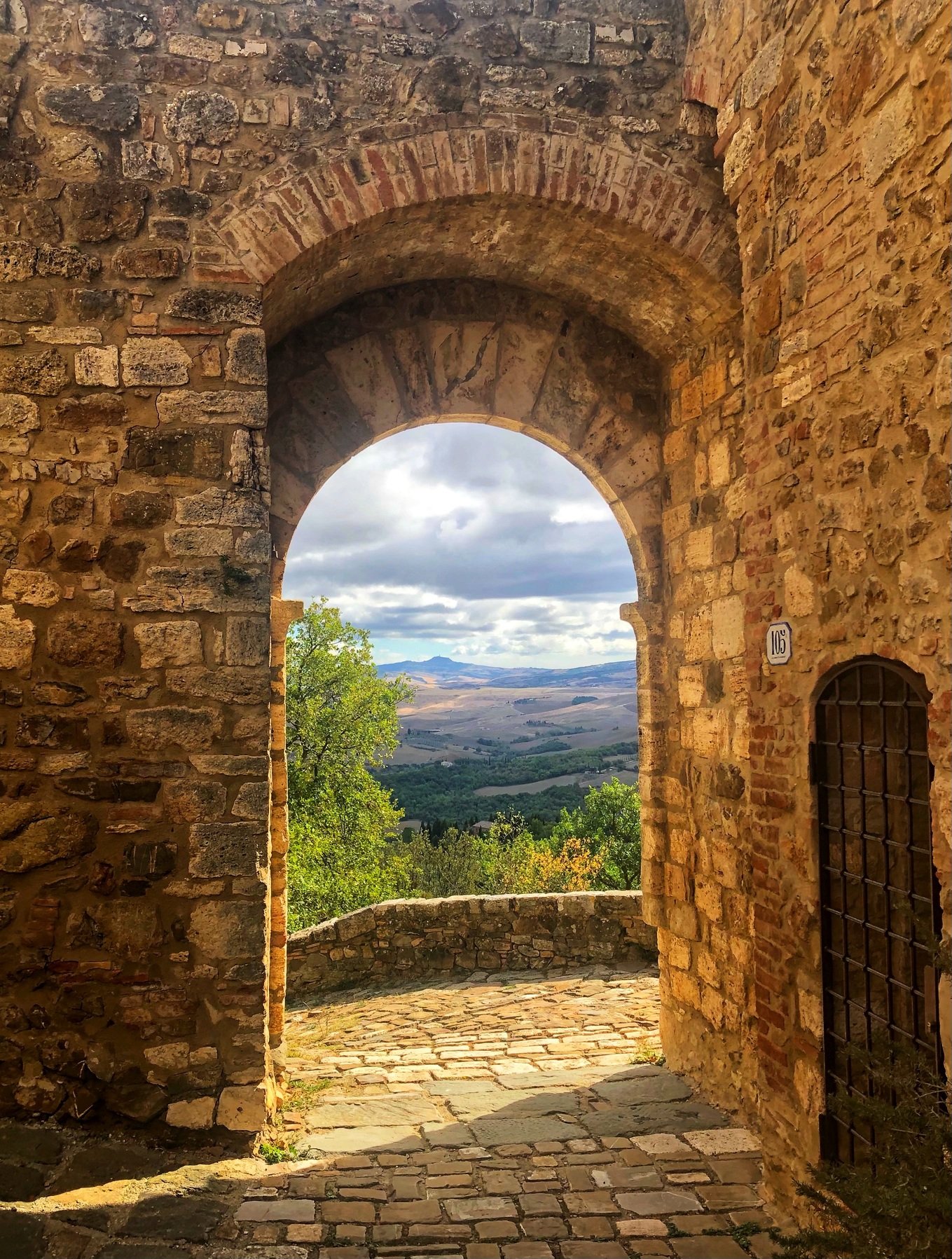 Sun in Tuscan medieval towns