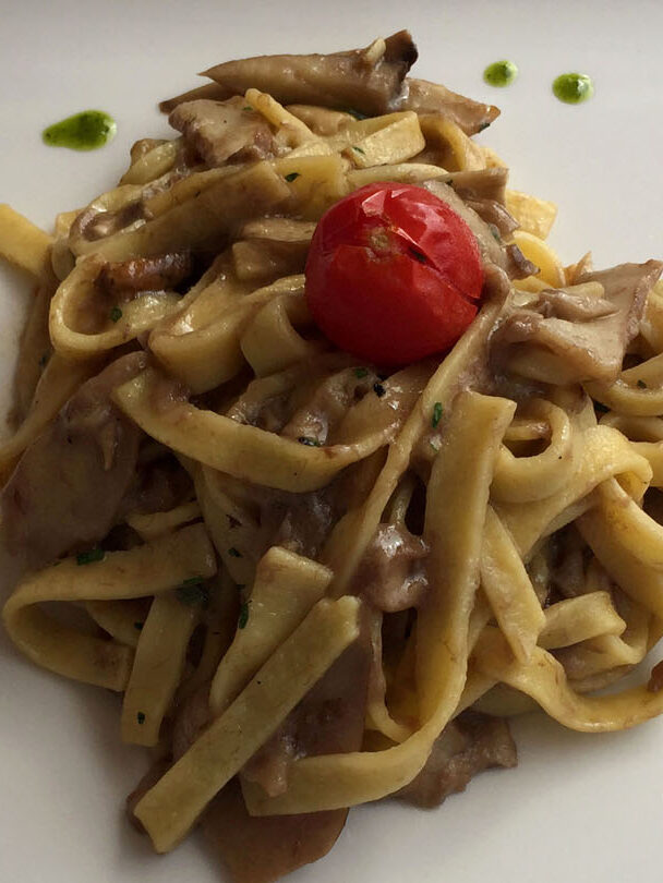 Guided Tuscany bike, wine, food tour