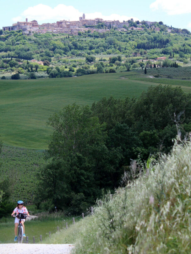 Guided Tuscany bike, wine, food tour