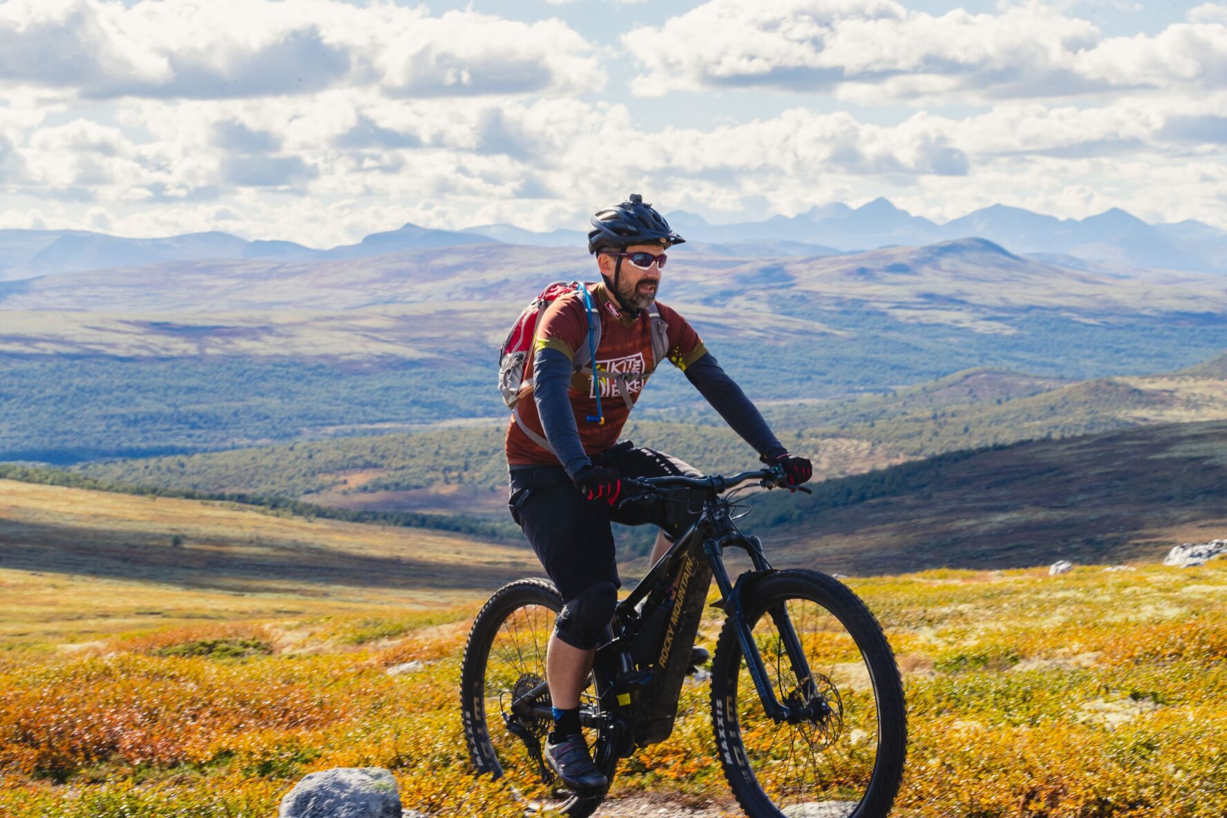Mountain biker in Rondane NP