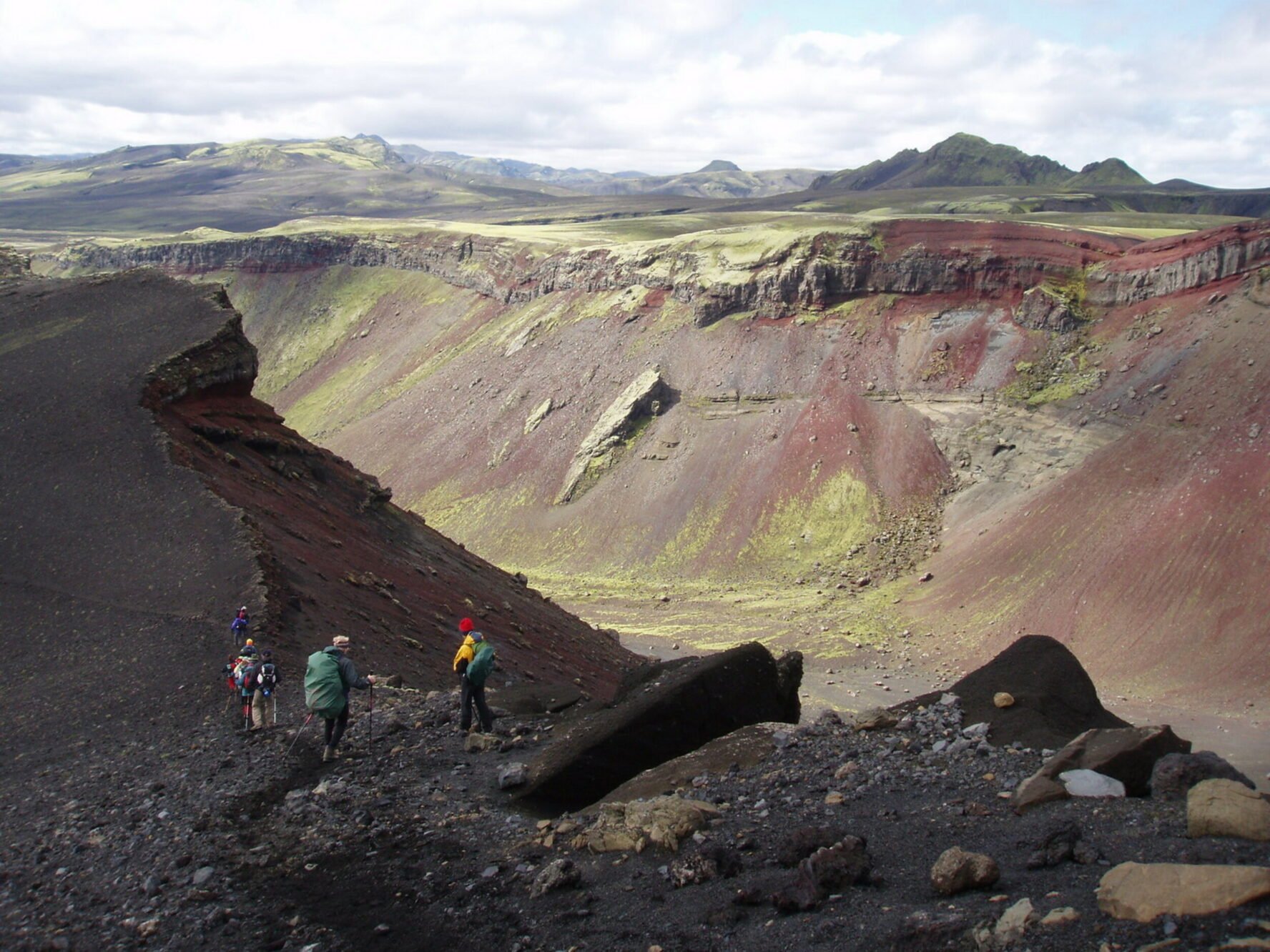 Trekkers admiring the views above the Eldgja Canyon, in the Icelandic Highlands.