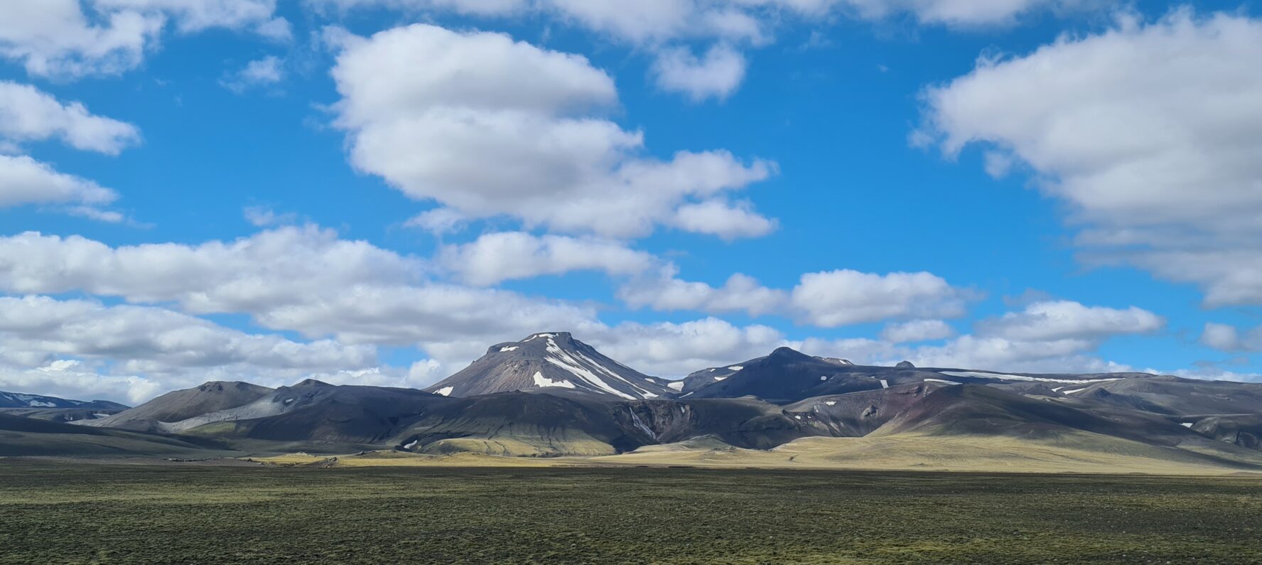 A volcanic conical mountain in the Icelandic Highlands.