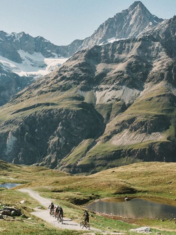 All-inclusive e-MTB trip along the Haute Route.