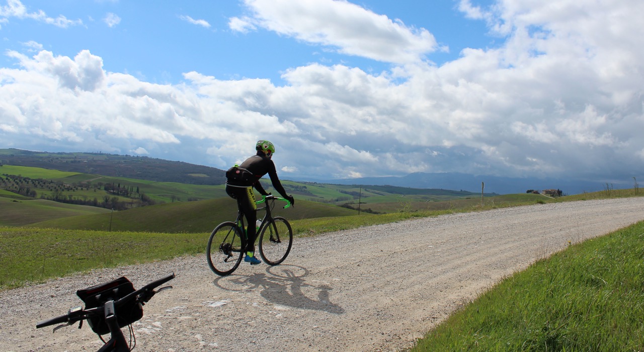 Cycling on gravel roads in Tuscany