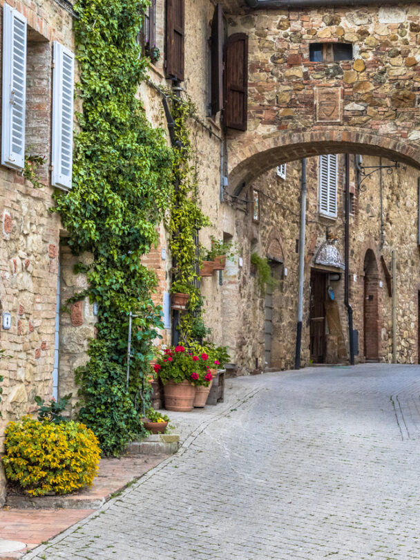 Self-guided bike gravel tour in Tuscany