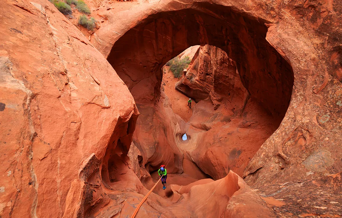 Rappelling for beginners in Utah canyons