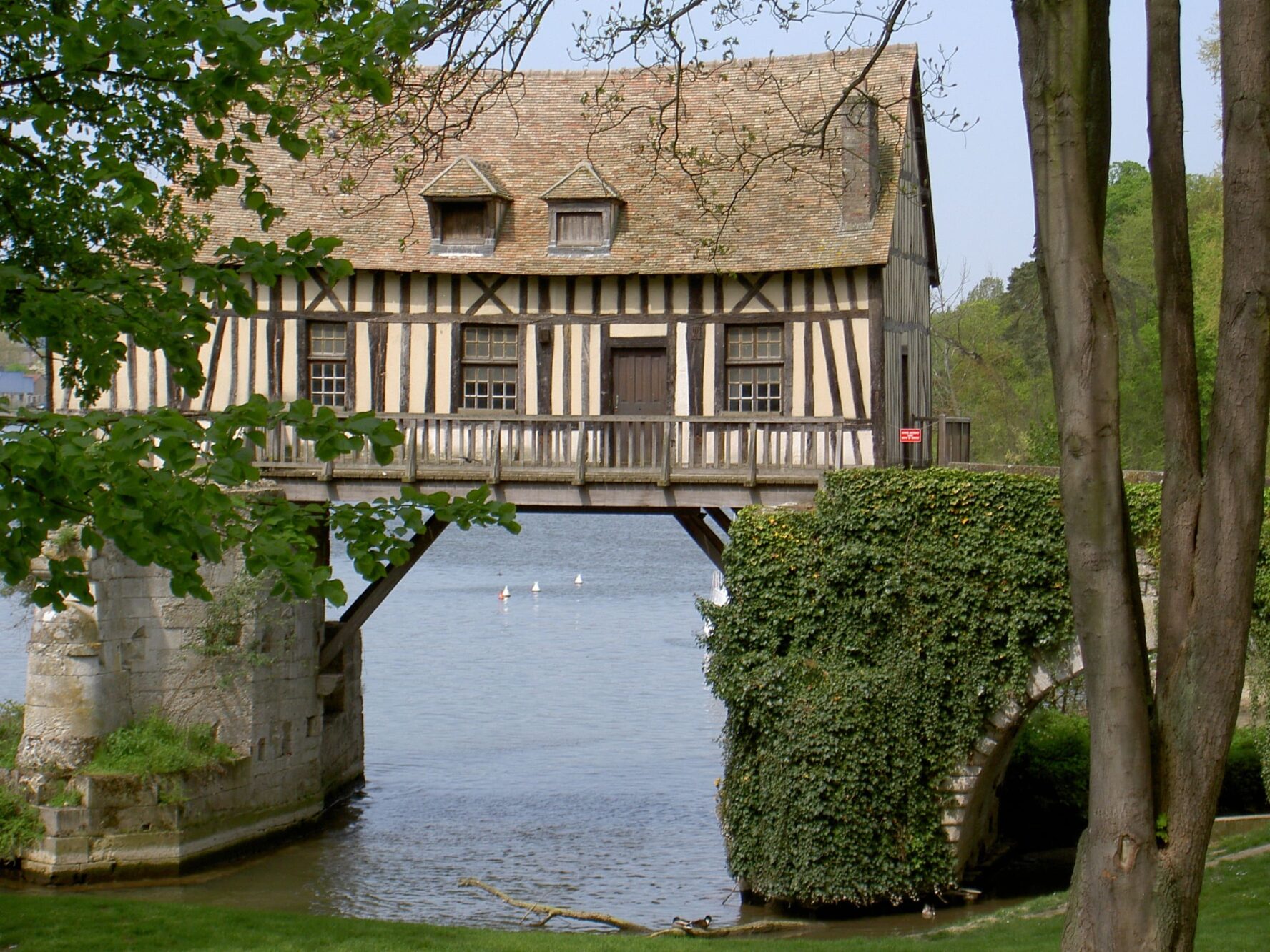 Seine tour house