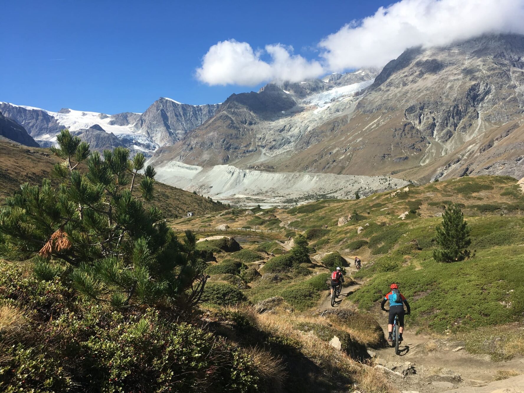 Sunny days and mountain biking in the Swiss Alps