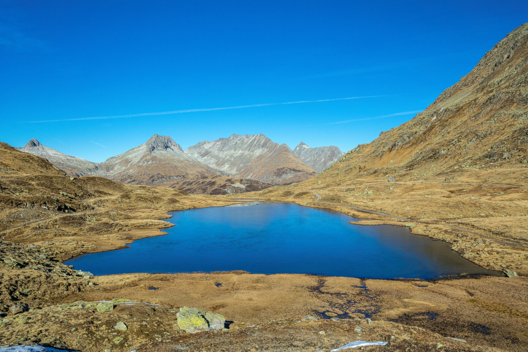 UIrlaun lake in the Swiss Alps.