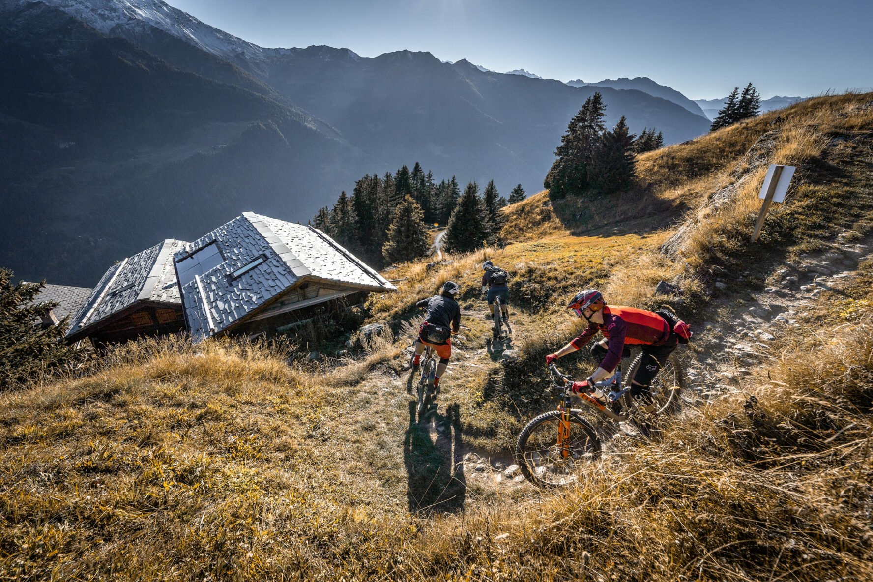 Mountain cottage and MTBers near Verbier