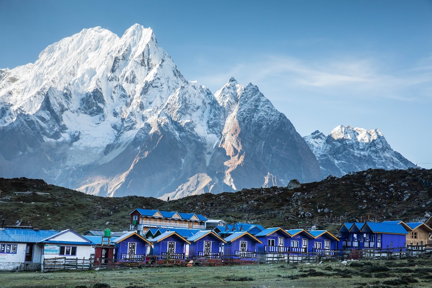 Vies of Manaslu and teahouses