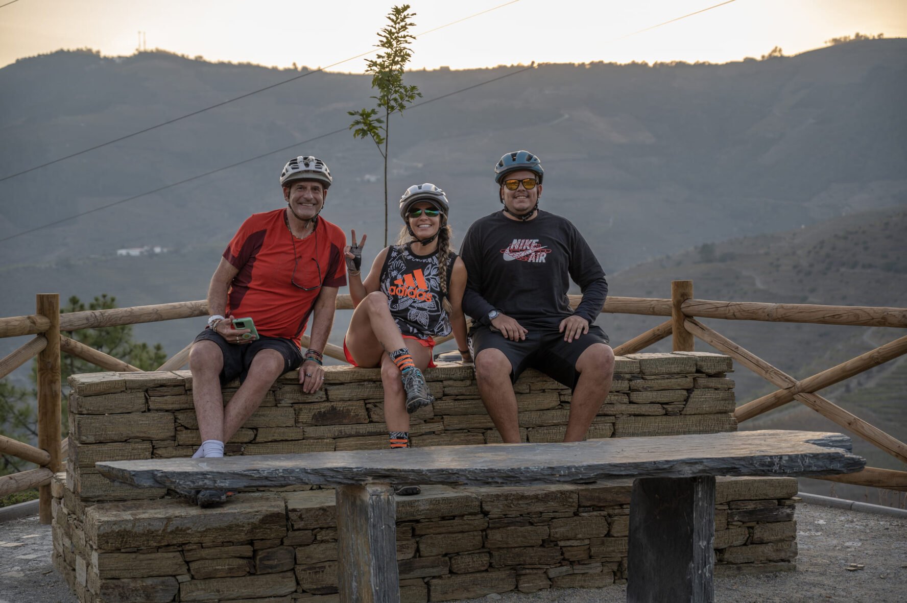 Three cyclists Douro