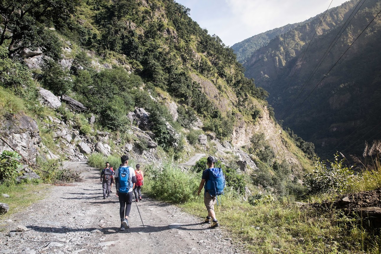 Hikers on Manaslu Circuit Trek