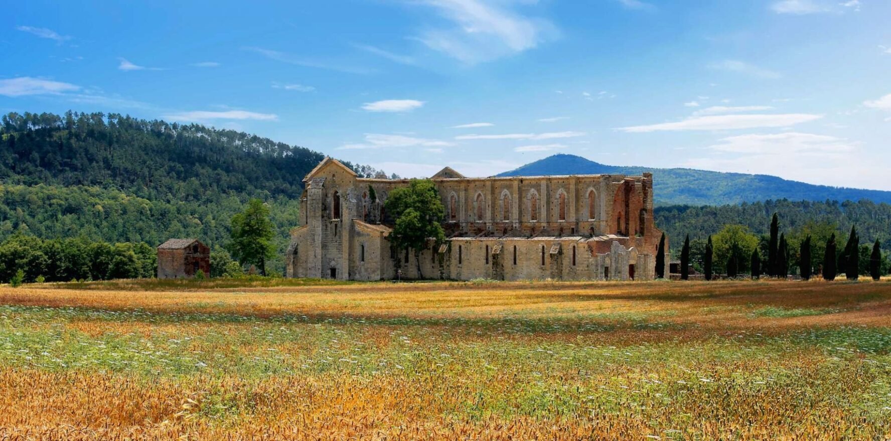 Ruin of a Romanesque abbey, in Val d’Orcia, Tuscany, Italy.