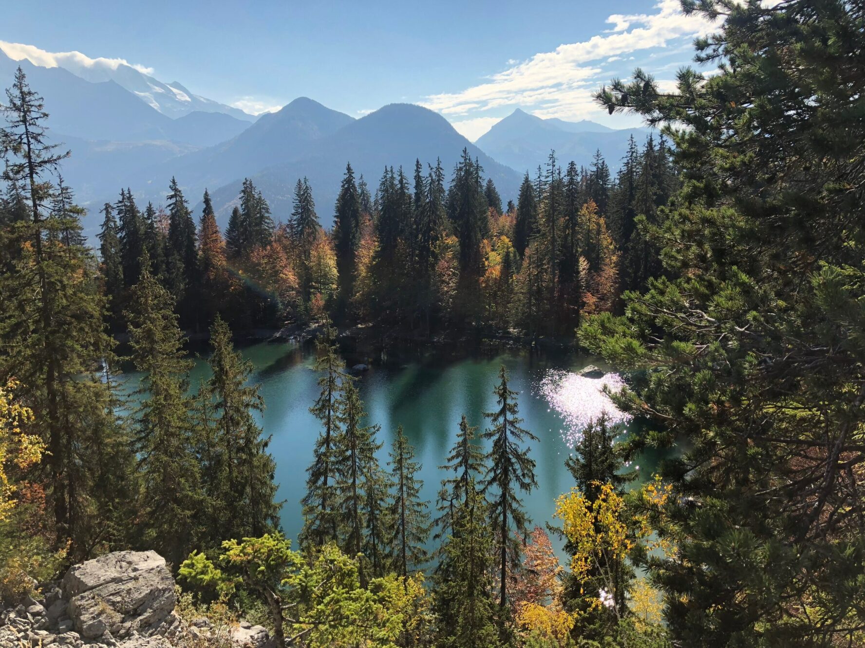 Fall scenery of Lac Vert, a lake in the Chamonix area, seen during the Chamonix e-MTB adventure.