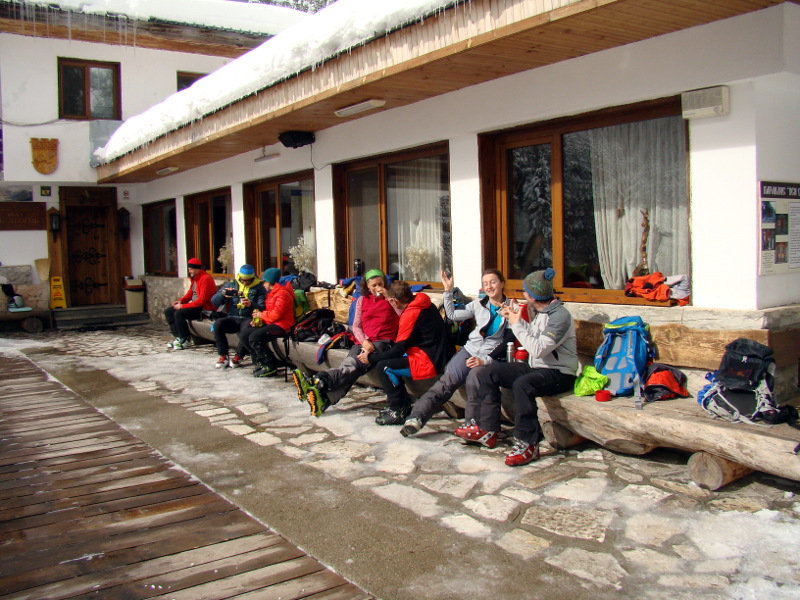 Yavorov Hut, relaxing skiers
