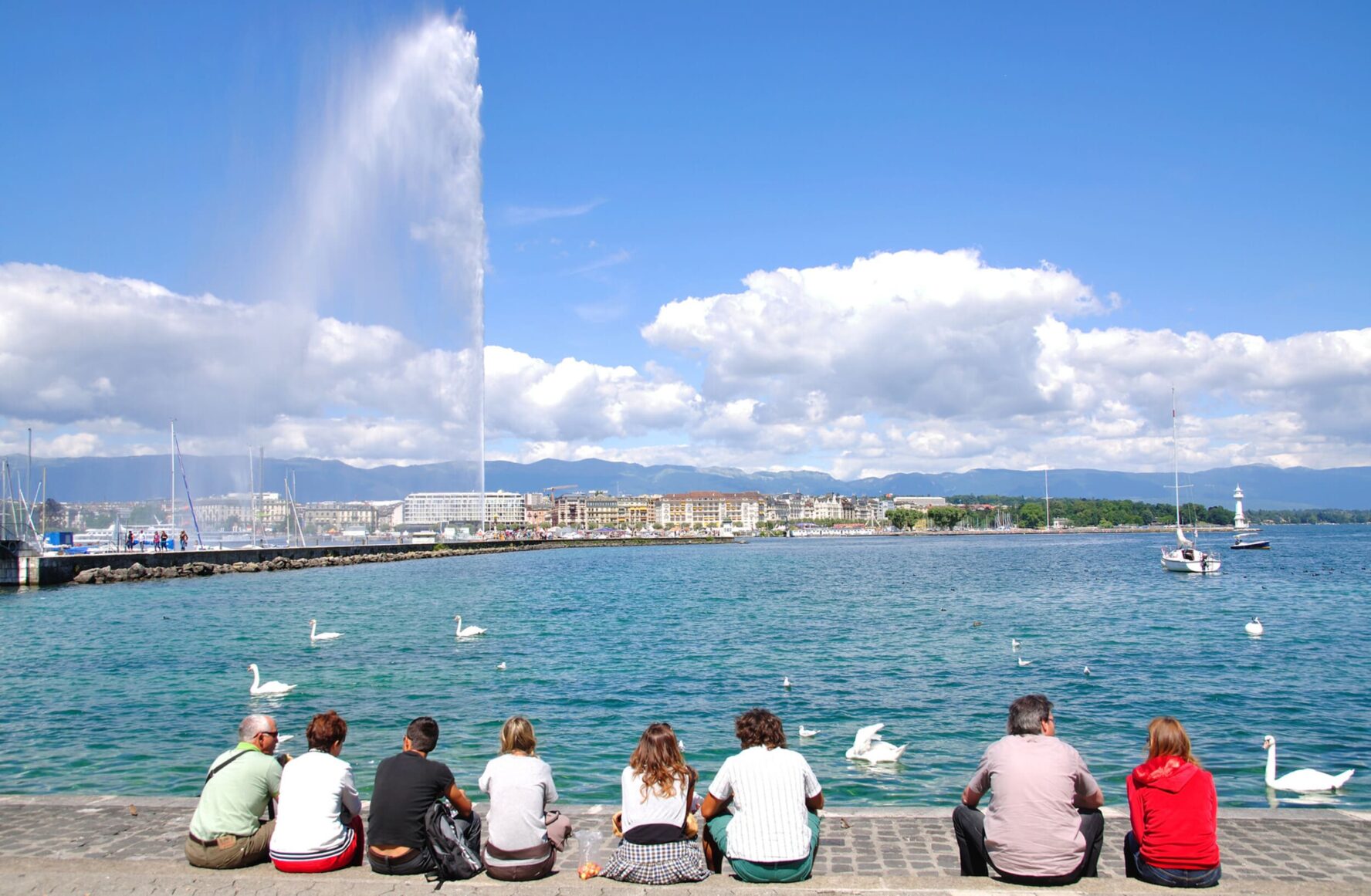 Lake Geneva and iconic fountain