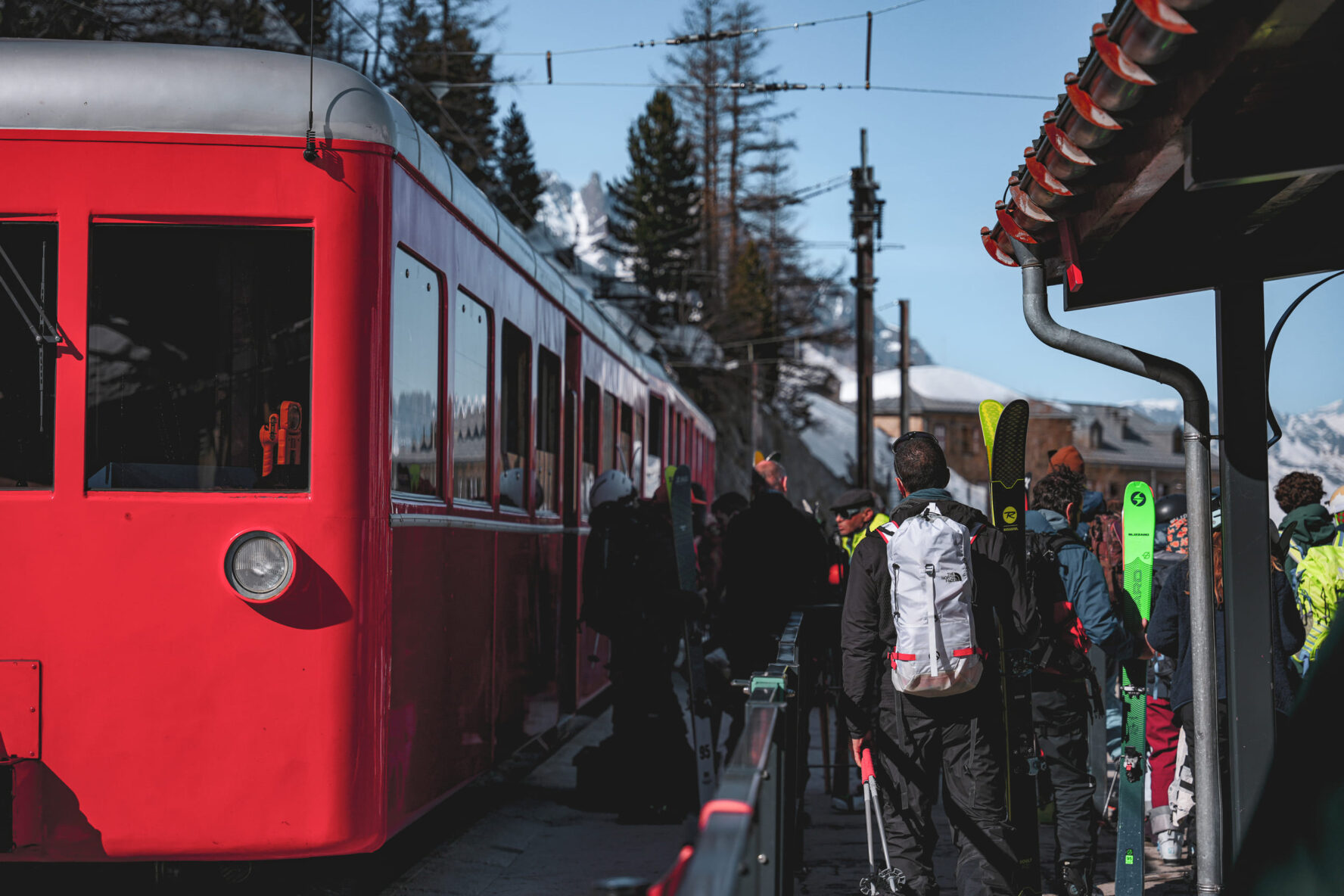 Train Chamonix skiers