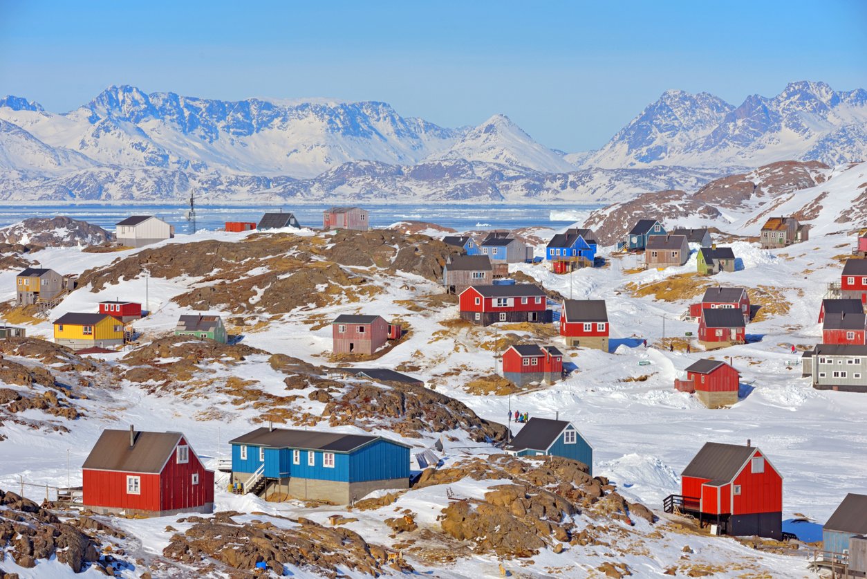 colorful-houses-village-spring-greenland