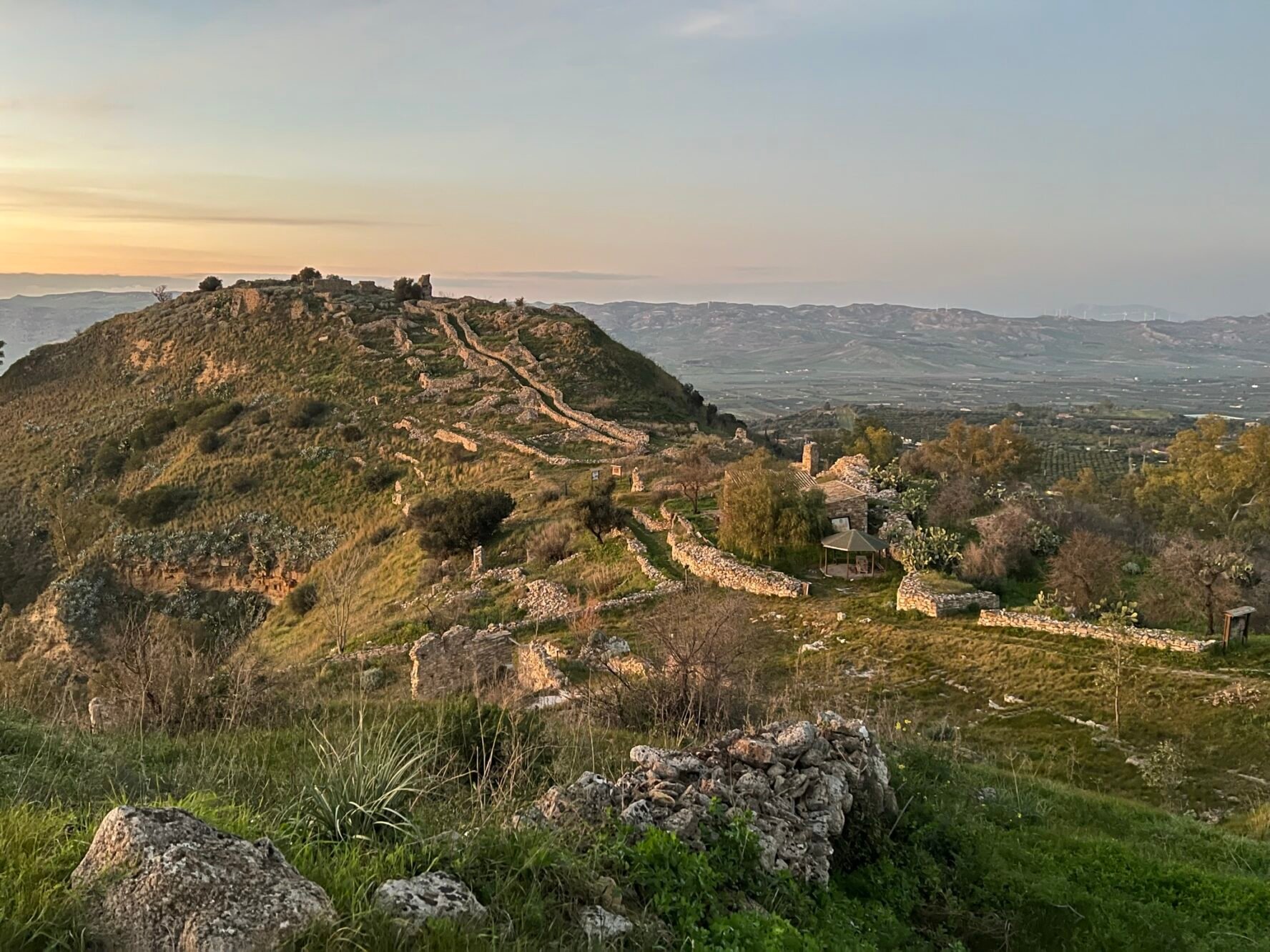 Hiking through trazzere regie in Sicily