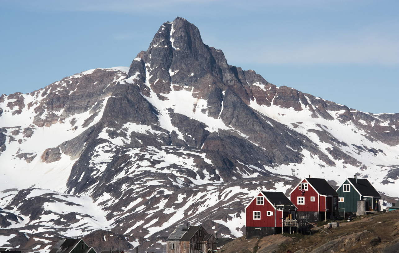 Houses in front of a mountainous backdrop in Tasiilaq
