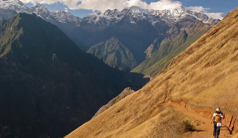 Peru hikers in the mountains