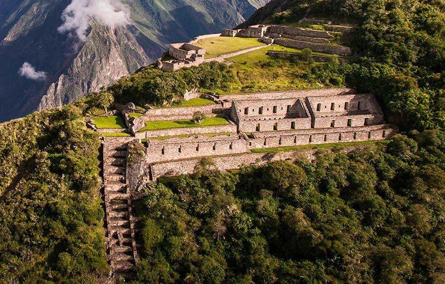 Peru hiking tour of ruins