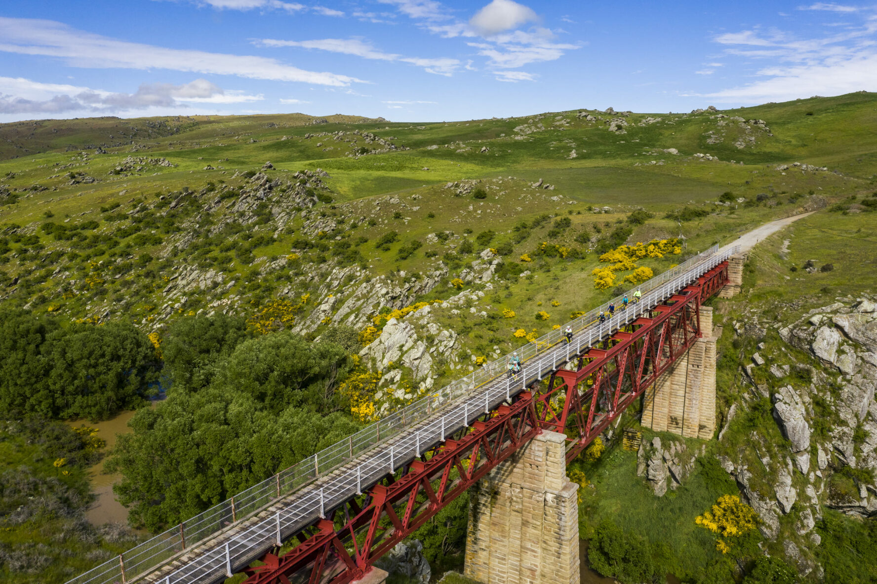 Cycling over Taieri Gorge in Otago