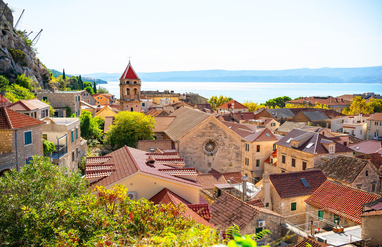 omis cityscape