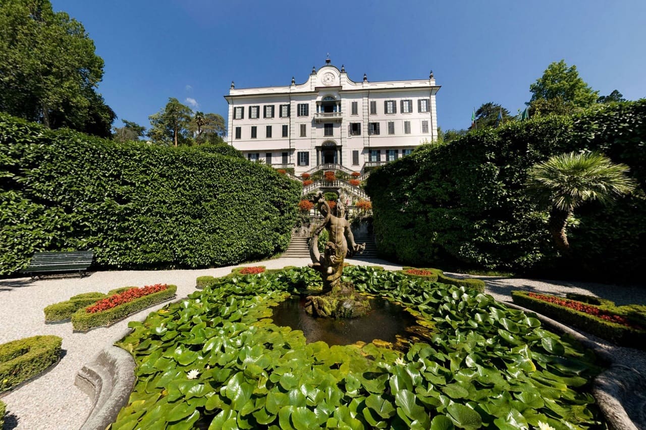 Fountain in front of a villa in Lake Como