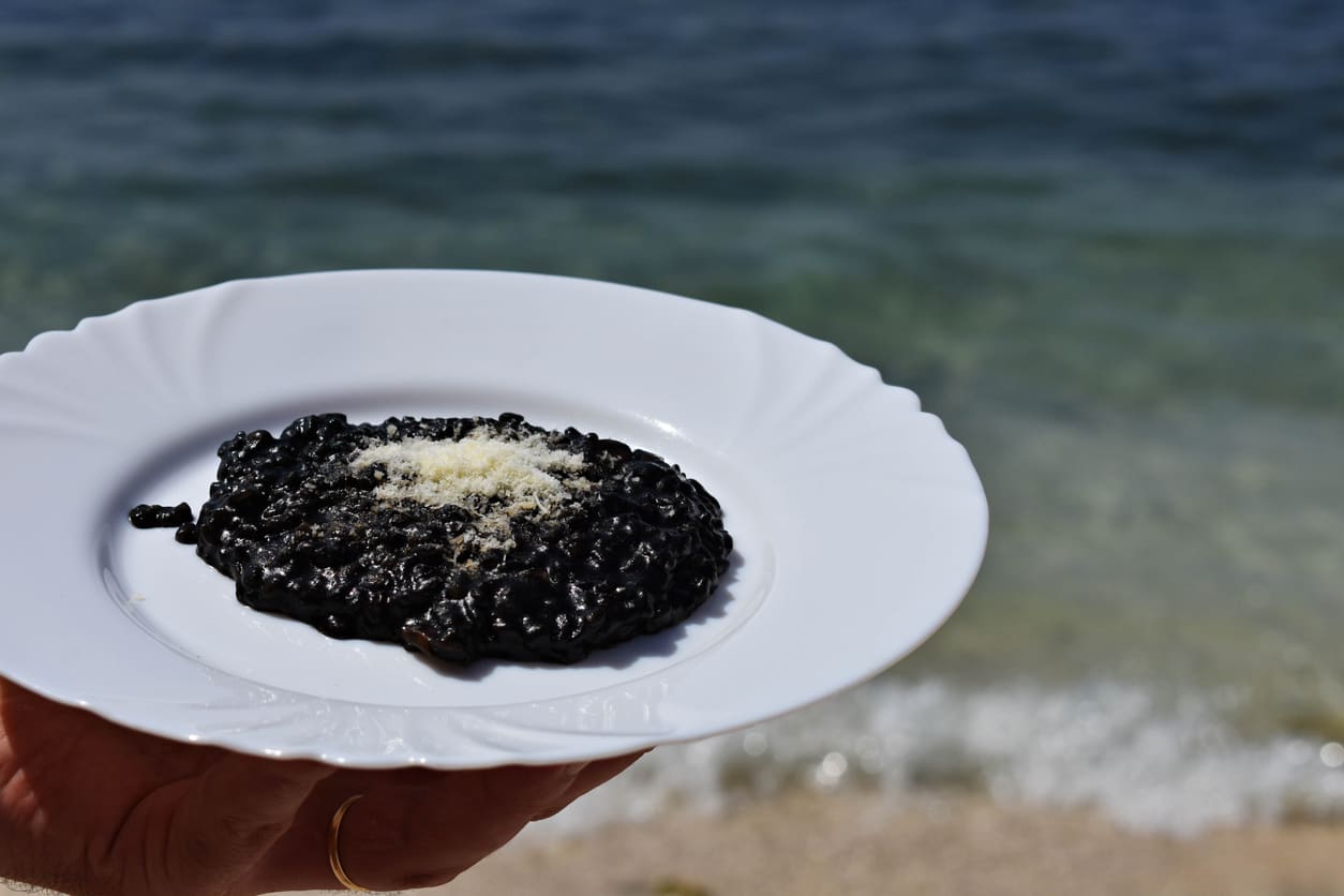 Black risotto at the beach