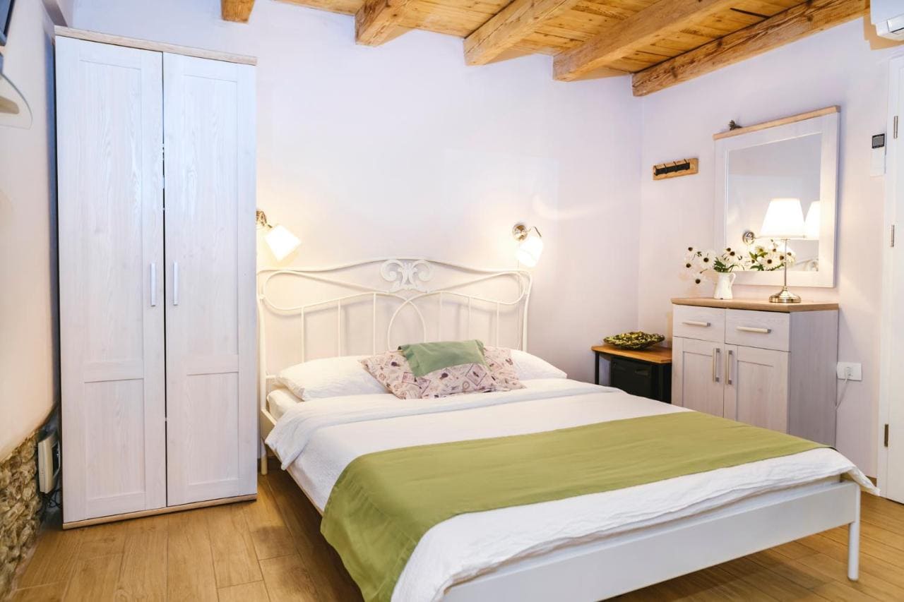 Guesthouse Centrum, Izola, room