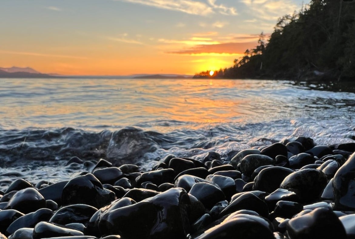 Sunset at the rocky beach, Johnstone Strait