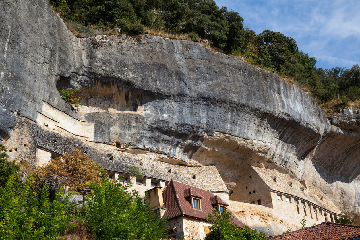 Cave dwellings in Les Eyzies