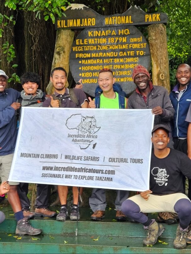 Hikers, Uhuru Peak